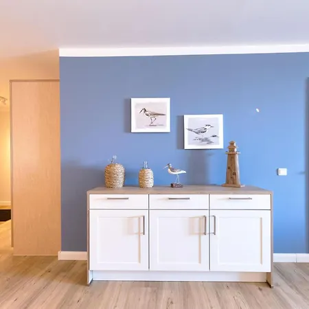 Strandlaeufer An Der Seebruecke *