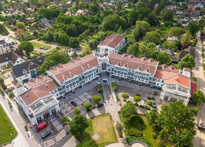 Strandlaeufer An Der Seebruecke * Zingst