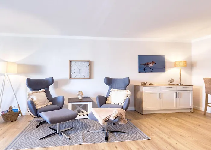 Strandlaeufer An Der Seebruecke Zingst