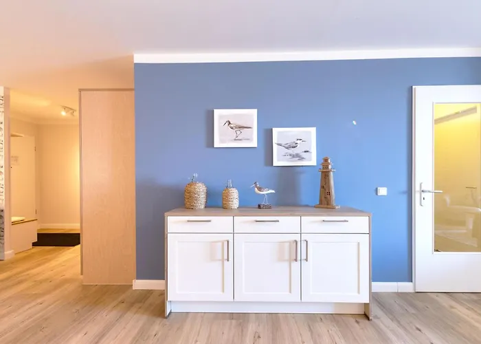 Strandlaeufer An Der Seebruecke *